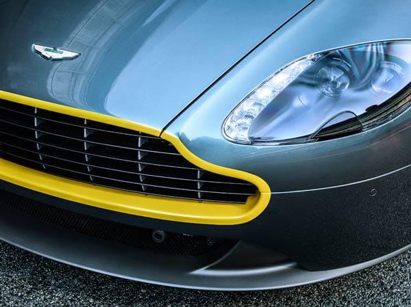 Aston Martin V8 Vantage N430: Gentleman im Overall Aston Martin V8 Vantage N430: Gentleman im Overall