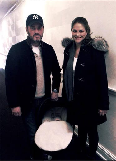 So stolz und so glücklich: Prinzessin Madeleine von Schweden und Chris O'Neill zeigten sich beim Verlassen des Krankenhauses erstmals mit ihrem Baby.