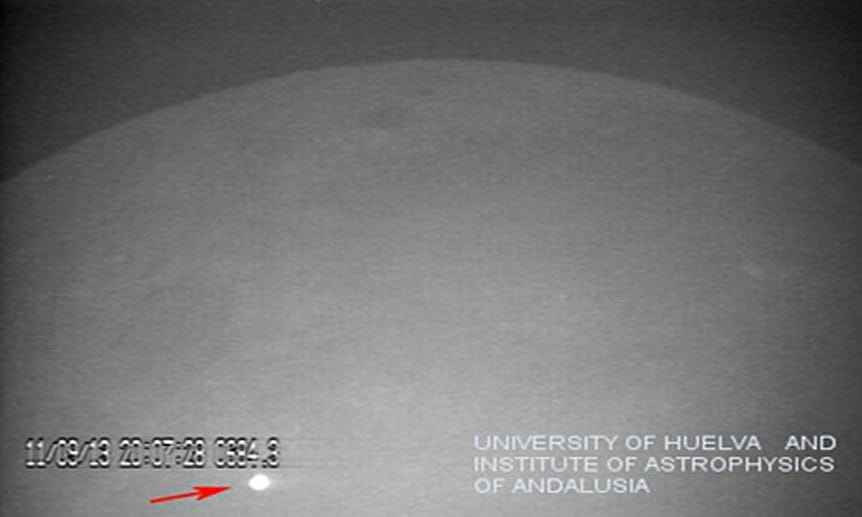 Astronom beobachtet spektakulären Asteroiden-Einschlag auf dem Mond