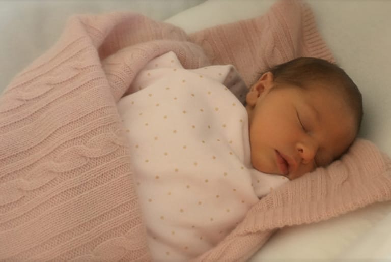 Prinzessin Madeleines Tochter wurde am 20. Februar 2014 geboren und Leonore Lilian Maria genannt. Sie ist Prinzessin und trägt zudem den Titel "Herzogin von Gotland".