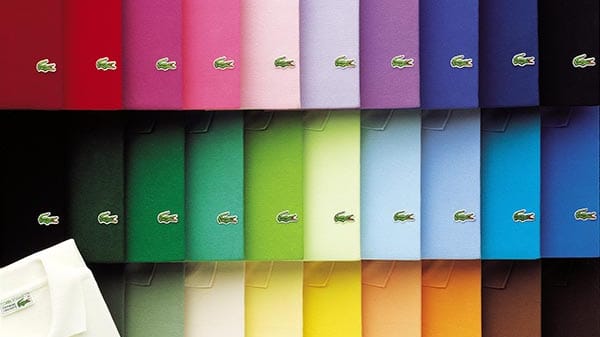 Lacoste Poloshirt gibt es in allen Farben des Regenbogens (um 90 Euro) von knallig bis dezent.