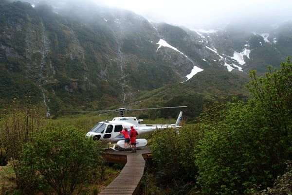Milford Track in Neuseeland: Helikopterflug auf der dritten Etappe.