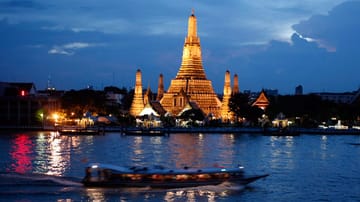 Der Tempel Wat Arun in Bangkok. Die thailändische Hauptstadt ist bekannt für ihre vielen Schneider. Die besten von ihnen verwenden ausschließlich italienische und englische Stoffe, natürlich nur aus bester australischer und neuseeländischer Schurwolle.