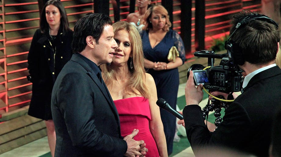Da war es schon passiert: John Travolta mit Ehefrau Kelly Preston nach dem Namens-Patzer bei der Oscarverleihung.