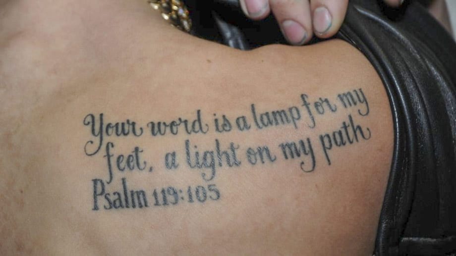 Der Vers lautet: "Dein Wort ist meine Fußes Leuchte und ein Licht auf meinem Wege."