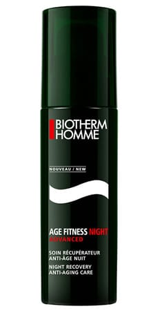 Und für die Nacht? Falls Ihre Haut am Abend ein wenig spannen sollte, dann setzen Sie auf eine intensive Pflege für ein stärkeres Erwachen. Zum Beispiel mit der “Age Fitness Soin Nuit” Gesichtscreme von Biotherm Homme (53 Euro).