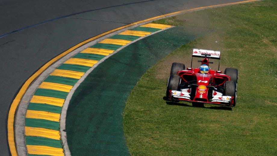 Bei Vettels großem Rivalen Fernando Alonso läuft es besser. In beiden Freitags-Sessions ist der Ferrari-Star vorne mit dabei. Ein Ausritt bleibt ihm aber ebenso wenig erspart, wie vielen anderen.