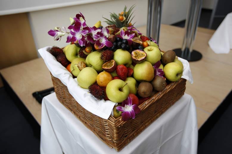 Ebenfalls beim FC Bayern sollte der geneigte Stadionbesucher sein Obst, egal ob ein einzelner Apfel oder gleich ein Korb, nicht mitbringen. Ebenfalls beim FC Bayern sollte der geneigte Stadionbesucher sein Obst, egal ob ein einzelner Apfel oder gleich ein Korb, nicht mitbringen.