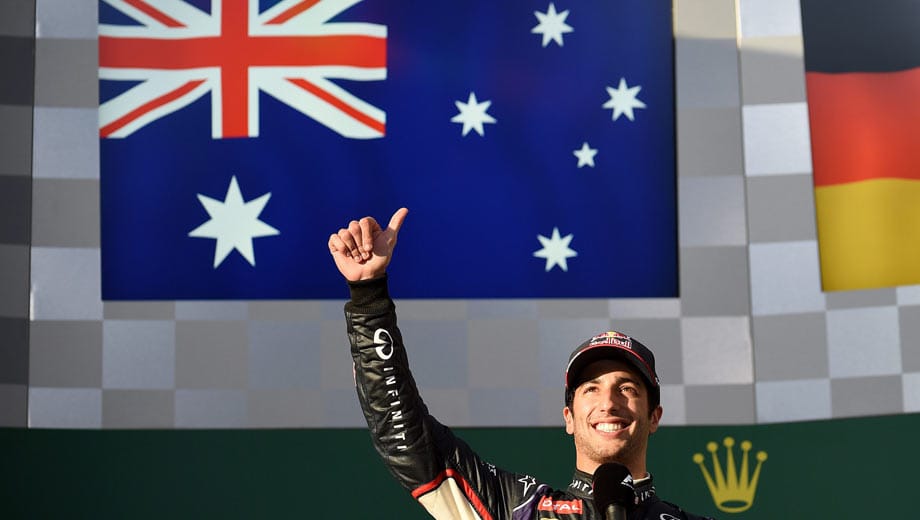 Daniel Ricciardo freut sich riesig über Platz zwei im eigenen Land. Wenige Stunden später wird er disqualifiziert.