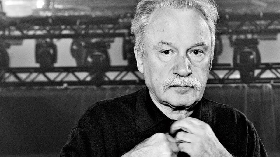 Der Komponist und Produzent Giorgio Moroder prägte den legendären Sound of Munich und ist mitverantwortlich dafür, dass wir die Achtziger als grell und slick in Erinnerung haben.