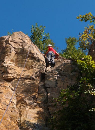 Klettern lernen: Erste Route eines Kletteranfängers.