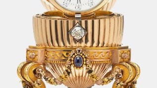 Dieses Fabergé-Ei hat ein Schrotthändler aus den USA auf einem Flohmarkt zu einem Spottpreis ergattert. Der Mann habe das goldene Ei für knapp 10.000 Euro auf einem Trödelmarkt im Mittleren Westen der USA gekauft.