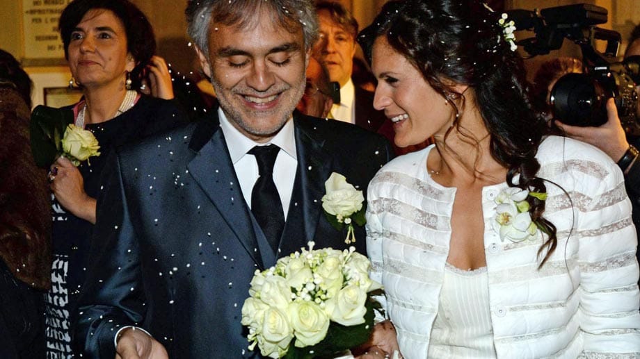 Am 21. März 2014 heirateten Opernsänger Andrea Bocelli und seine Freundin Veronica Berti in Livorno in Italien.