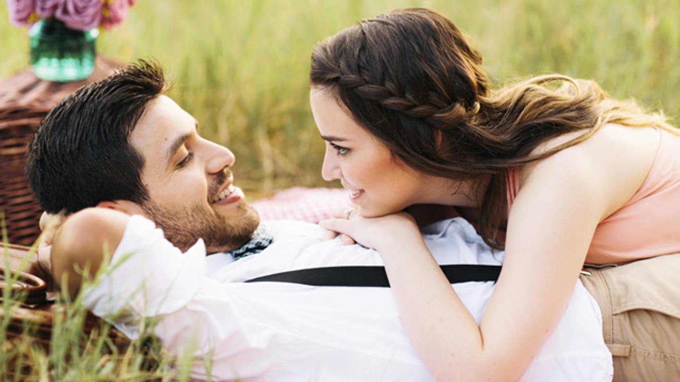 Romantik pur: Den Partner mit einem Picknick überraschen