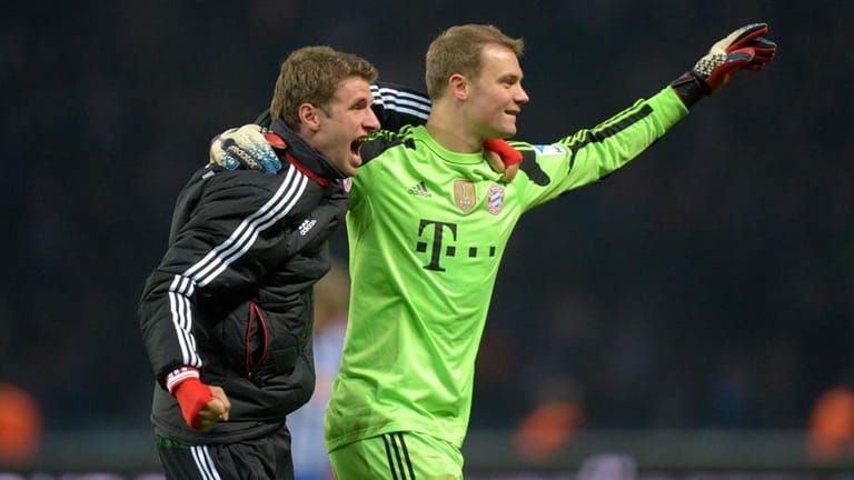 Müller und Keeper Manuel Neuer sind überglücklich.