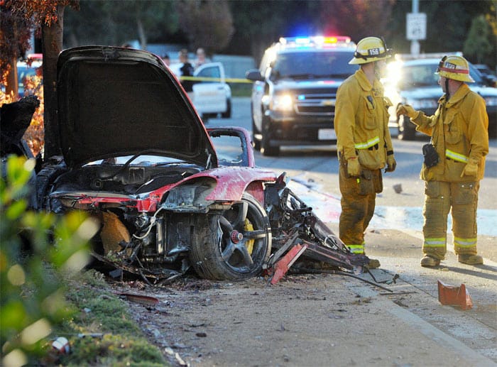 Lange galt ein technischer Fehler am Fahrzeug als mögliche Ursache für den tragischen Autounfall, bei dem Hollywood-Star Paul Walker als Beifahrer ums Leben kam. Ein neuer Polizeibericht zeigt nun: Schuld am Unfall waren die Geschwindigkeit von 150 Stundenkilometern.