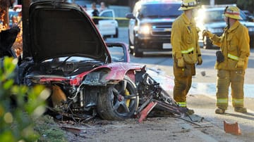 Lange galt ein technischer Fehler am Fahrzeug als mögliche Ursache für den tragischen Autounfall, bei dem Hollywood-Star Paul Walker als Beifahrer ums Leben kam. Ein neuer Polizeibericht zeigt nun: Schuld am Unfall waren die Geschwindigkeit von 150 Stundenkilometern.