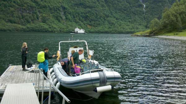 Schlauchboottour im Fjord, Norwegen.