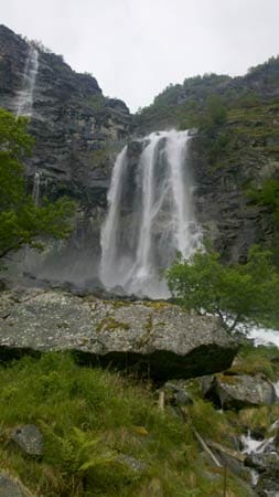 Wasserfall in Norwegen: Aurlandsdalen.