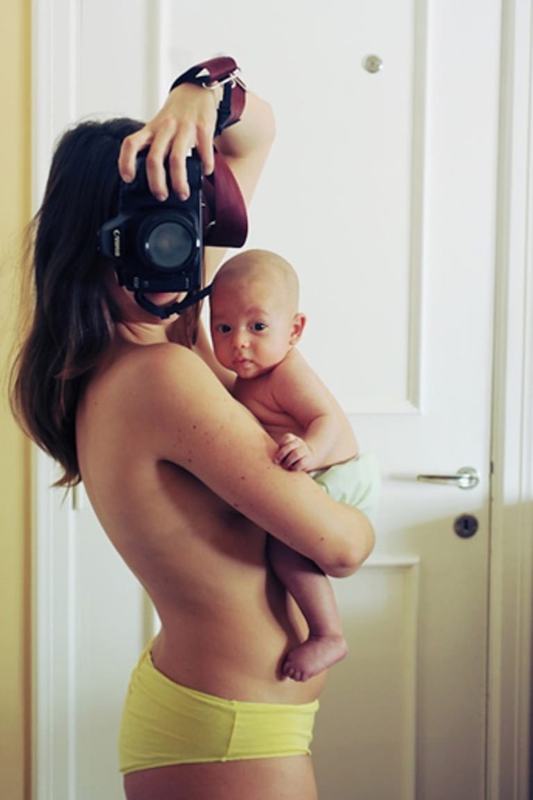 Das Abschlussbild zeigt Sophie mit ihrem acht Wochen alten Sohn Simón.