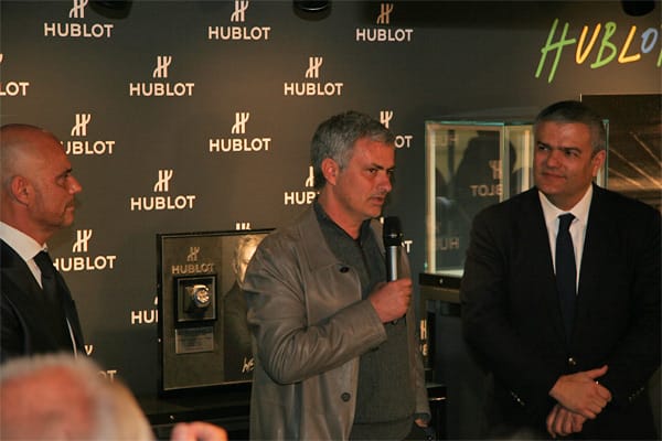 José Mourinho in Basel bei der Vorstellung seiner neuen Uhr. Der Startrainer betonte, er müsse nun als Markenbotschafter nicht mehr so viel Geld für den Kauf von Hublot-Uhren ausgeben.