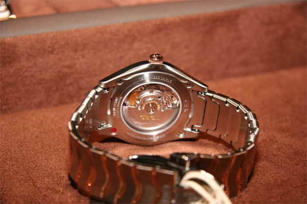 Die Ebel-Wave ist ein junger Klassiker im Uhrenmarkt. Das Logo symbolisiert übrigens zwei entgegen gesetzt eingedrehte E. Im Inneren arbeitet ein ETA-Werk. Die Uhr kostet etwas über 2000 Euro.