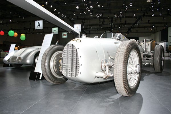 Die Konzern-Kollegen von Audi präsentierten die ruhmreiche Vergangenheit aus der Vorkriegszeit.