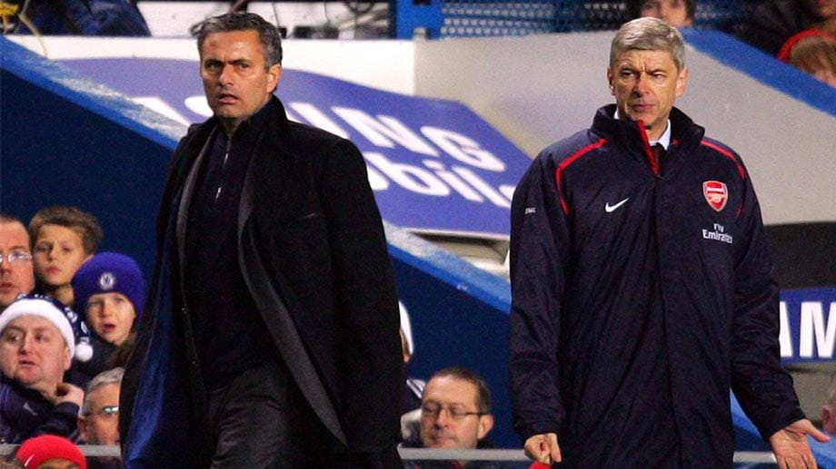 Zwei Dauerfeinde in der Premier League sind Jose Mourinho (li.) und Arsene Wenger. Vor kurzem bezeichnete der Portugiese den Elsässer noch als "Spezialist im Versagen", was den Trainer von Arsenal dazu brachte sich über den Chelsea-Trainer zu "schämen".