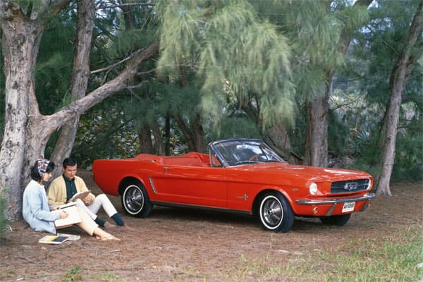 Vom Ford Mustang gab es von Anfang an auch offene Versionen.