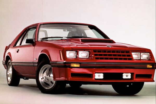 In den 1980er Jahren legte die lebende Legende wieder zu - auch motorisch: Die Version mit dem 5,0-Liter-V8 verkaufte sich besonders gut.