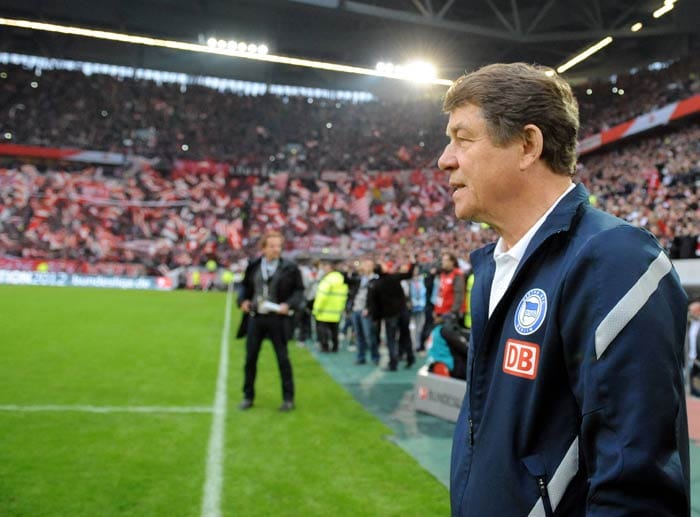 Noch ein Mal im Rampenlicht: 2012 kehrte der damals 73-jährige Rehhagel nach fast 12 Jahren in die Bundesliga zurück und übernahm bei der abstiegsbedrohten Hertha. Ohne Erfolg: Rehhagel verlor in der Relegation gegen Fortuna Düsseldorf und beendete danach endgültig seine Trainer-Karriere.