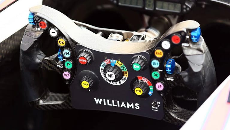 Das Williams-Lenkrad ist tailliert gestaltet.