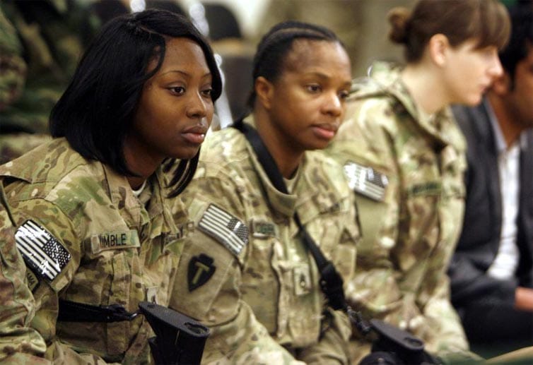 US-Soldatinnen in Afghanistan: Jetzt regelt die Verordnung 670-1 das äußere Erscheinungsbild der Militärangehörigen.