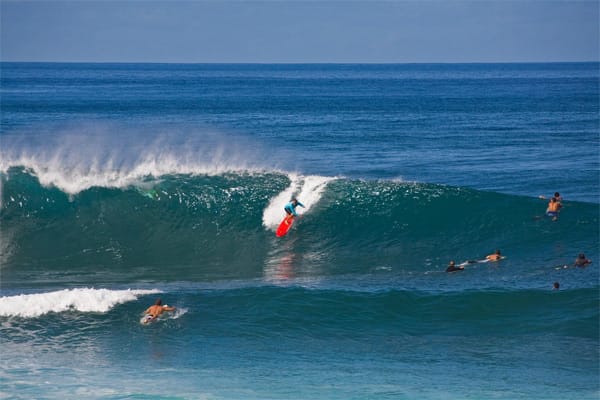 Wo ließe sich das Wellenreiten besser lernen als auf Hawaii, dem Ursprungsland des Surfens? Der Strand von Kailua auf der Ostseite der Hauptinsel Oahu ist ein ideales Terrain für Einsteiger.