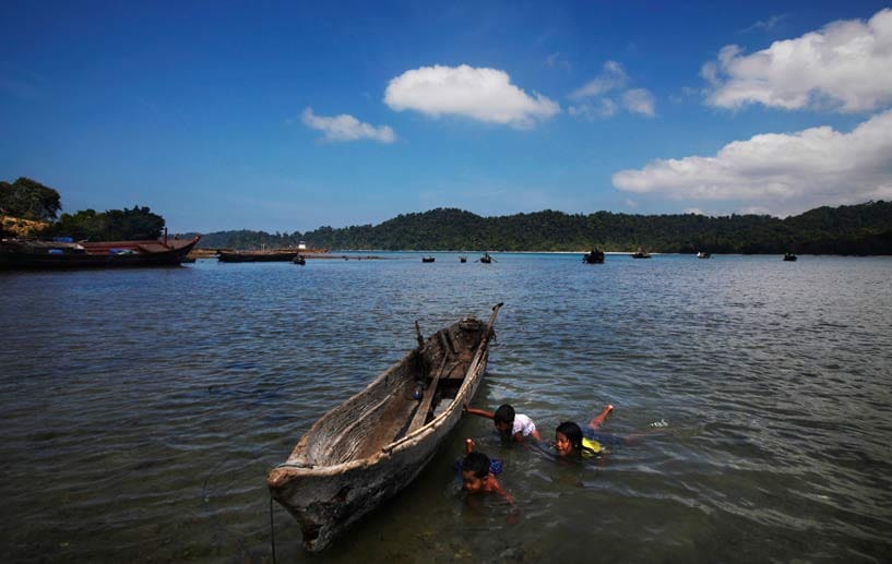 Myanmar: Die Kinder der Moken wachsen am und im Wasser auf.