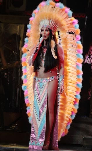 Ihr schönstes Kostüm: Cher als sexy Indianer-Häuptling...
