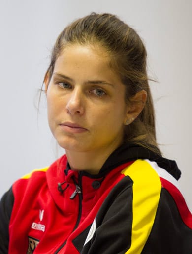 Im Fed-Cup-Team ist sie an der Seite von Anna-Lena Grönefeld im Doppel gesetzt. Allerdings fällt sie 2014 in der Weltrangliste immer weiter und wird nur knapp in den Top 100 geführt.