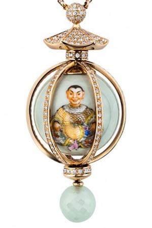 Schmuck-Geschenke zu Ostern: Ihr Liebste können Sie mit einem Montgolfière-Kugel-Anhänger der Porzellanmanufaktur Meissen beeindrucken. Feinstes Porzellan wird hier von Hand bemalt und von einem filigranen Netzt aus Gold umschlungen. Die meisterhaften Schmuckstücke können Sie schon ab 800 Euro erstehen. Schmuck-Geschenke zu Ostern: Ihr Liebste können Sie mit einem Montgolfière-Kugel-Anhänger der Porzellanmanufaktur Meissen beeindrucken. Feinstes Porzellan wird hier von Hand bemalt und von einem filigranen Netzt aus Gold umschlungen. Die meisterhaften Schmuckstücke können Sie schon ab 800 Euro erstehen.
