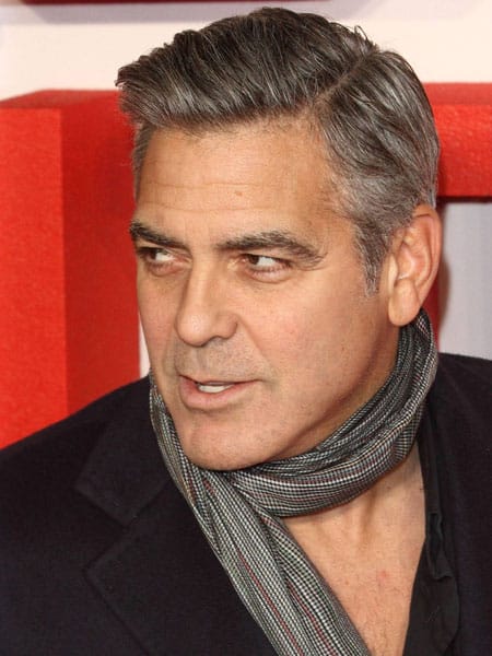 Einer der berüchtigsten Junggesellen in Hollywood ist George Clooney, hier bei der Premiere von "The Monuments Men". Er war von 1989 bis 1993 mit der Schauspielerin Talia Balsam verheiratet. Von 2004 bis 2006 war er mit Schauspielerin und Model Krista Allen liiert. 2009 begann er eine Beziehung mit Elisabetta Canalis, von der er sich im Juni 2011 wieder trennte.