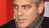 Einer der berüchtigsten Junggesellen in Hollywood ist George Clooney, hier bei der Premiere von "The Monuments Men". Er war von 1989 bis 1993 mit der Schauspielerin Talia Balsam verheiratet. Von 2004 bis 2006 war er mit Schauspielerin und Model Krista Allen liiert. 2009 begann er eine Beziehung mit Elisabetta Canalis, von der er sich im Juni 2011 wieder trennte.