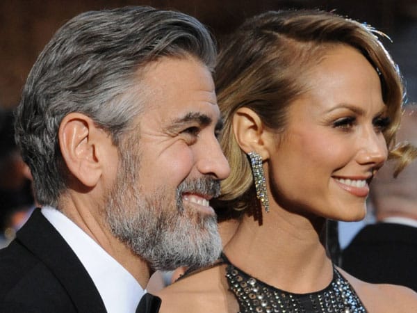 Bis Juli 2013 war George Clooney mit Stacy Keibler liiert, die sich auch am Vollbart nicht störte.