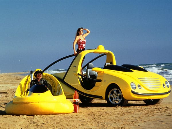 Der X-Dream wurde 1999 auf Basis eines Mercedes-Benz aufgebaut und transportierte auf der Ladefläche ein Luftkissenboot.
