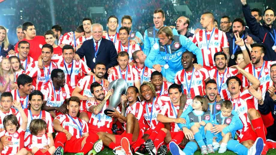 Griechenland: Neben Bayern München freuen sich bereits viele weitere Vereine über die gelungene Saison. In der griechischen Super League sicherte sich Olympiakos Piräus den 41. Meisterschaftstitel der Vereinsgeschichte…