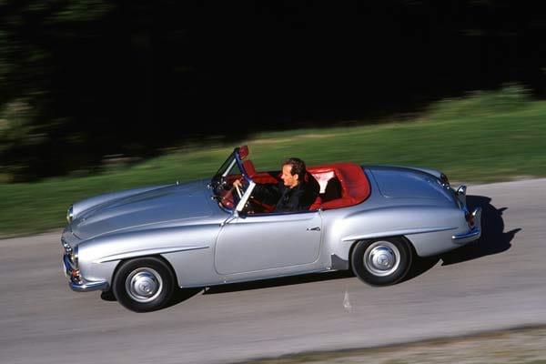 Heute erfährt der Mercedes bei Oldtimer-Fans zunehmende Beliebtheit. Und so kosten gut erhaltene Exemplare knapp 100.000 Euro.