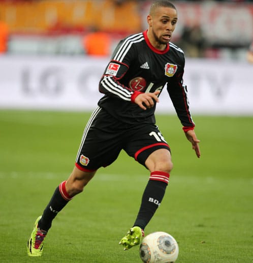 Sidney Sam tauscht in der neuen Spielzeit das Trikot von Bayer Leverkusen mit dem Schalker Jersey. Sam spielte eine überragende Hinrunde und reifte bei der Werkself zum Nationalspieler. In der zweiten Halbserie war von seinen Dribbelkünsten allerdings eher wenig zu sehen. Sam wechselt für 2,5 Millionen Euro zu den Knappen.