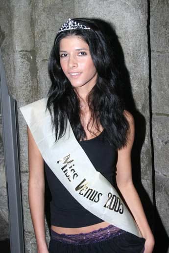 2005 nahm sie an der Wahl zur "Miss Venus" teil und gewann den Titel.