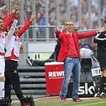 ...feiert Erfolgstrainer Peter Stöger vier Treffer seiner Schützlinge, wie in diesem Moment das 4:0 von Sascha Bigalke. Nach dem Spiel...