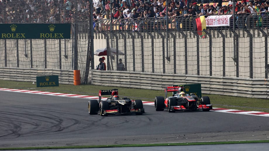 Auch in Shanghai 2013 lief Räikkönen (li.) heiß, als ihn der damalige McLaren-Pilot Sergio Perez blockierte. "Was zur Hölle macht der verdammte Idiot da?", schnauzte er.