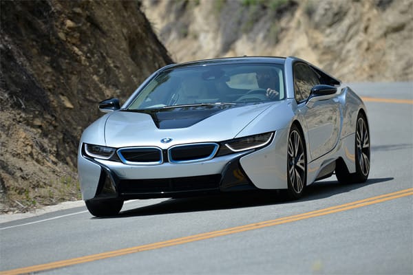 "Freude am Fahren" hat BMW mit dem i8 neu definiert – Sparsamkeit und Sportlichkeit schließen sich (fast) nicht aus.