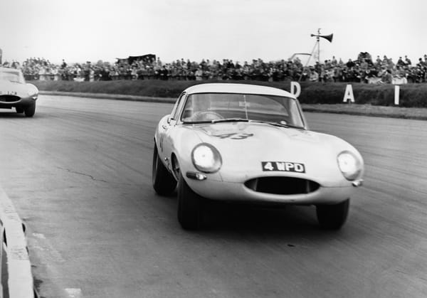 Der Jaguar wurde unter anderem in Sebring, Reims, Le Mans und am Nürburgring eingesetzt.